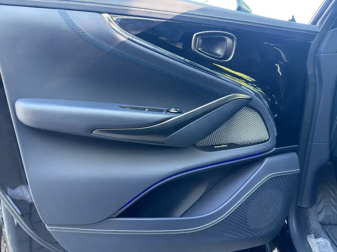 Aston Martin DBX 707 - Thumbnail 12