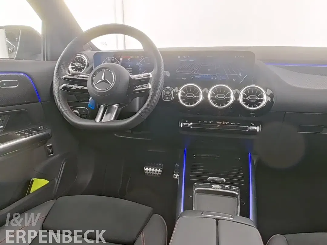 Mercedes-Benz GLA 200 AMG Line - Thumbnail 5
