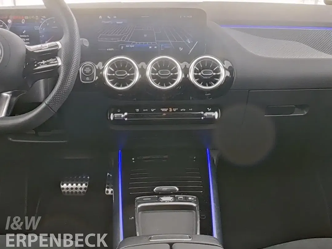 Mercedes-Benz GLA 200 AMG Line - Thumbnail 6