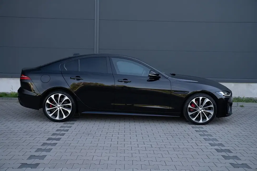Jaguar XE R-Dynamic SE Black - foto 15