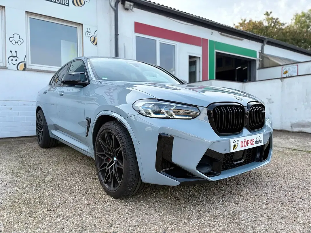 BMW X4 M Competition - Thumbnail 3