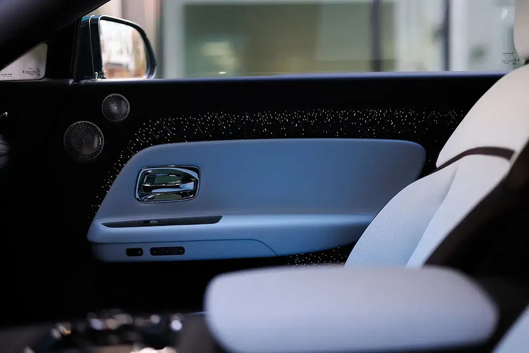 Rolls-Royce Spectre - Thumbnail 11