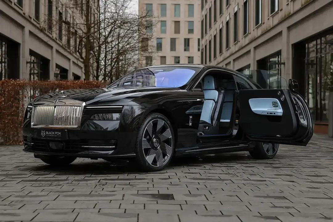 Rolls-Royce Spectre - Thumbnail 9