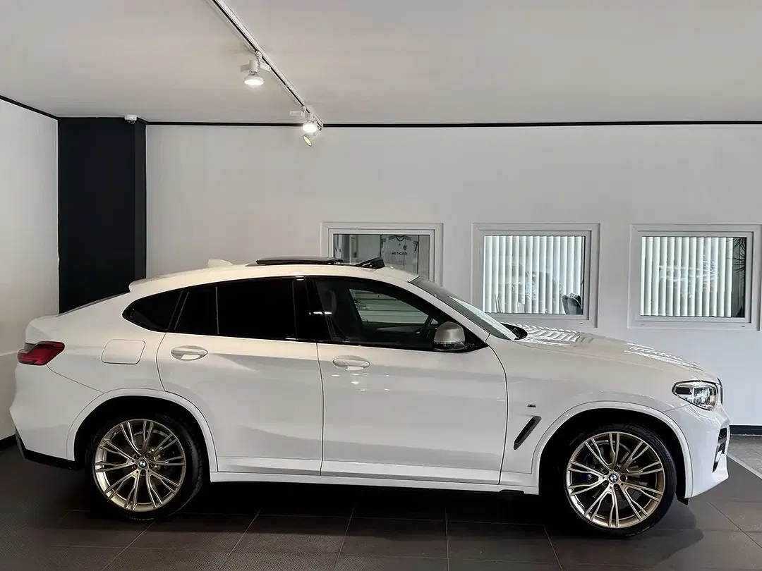 BMW X4 M - Thumbnail 3