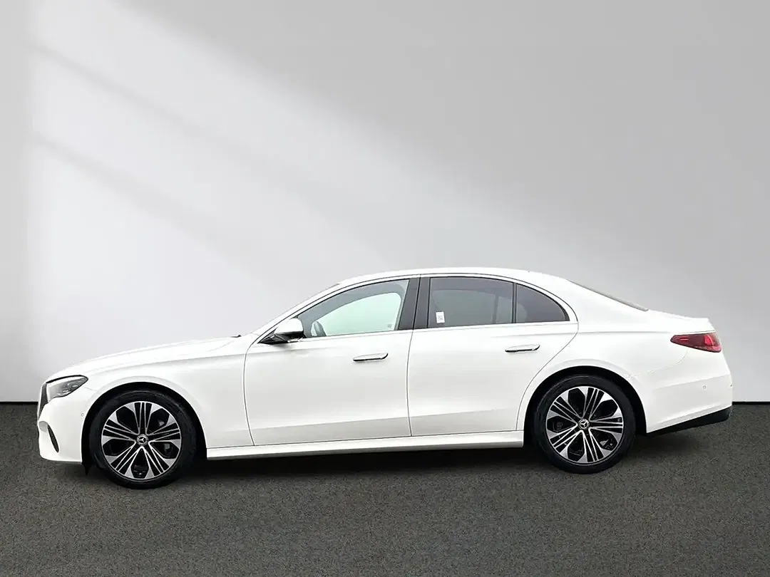 Mercedes-Benz E 220 Avantgarde - Thumbnail 2