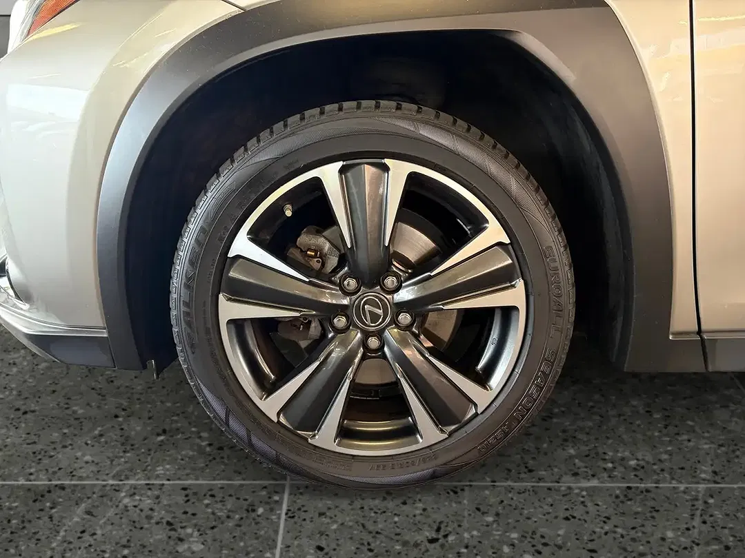 Lexus UX 250h Executive - Thumbnail 14