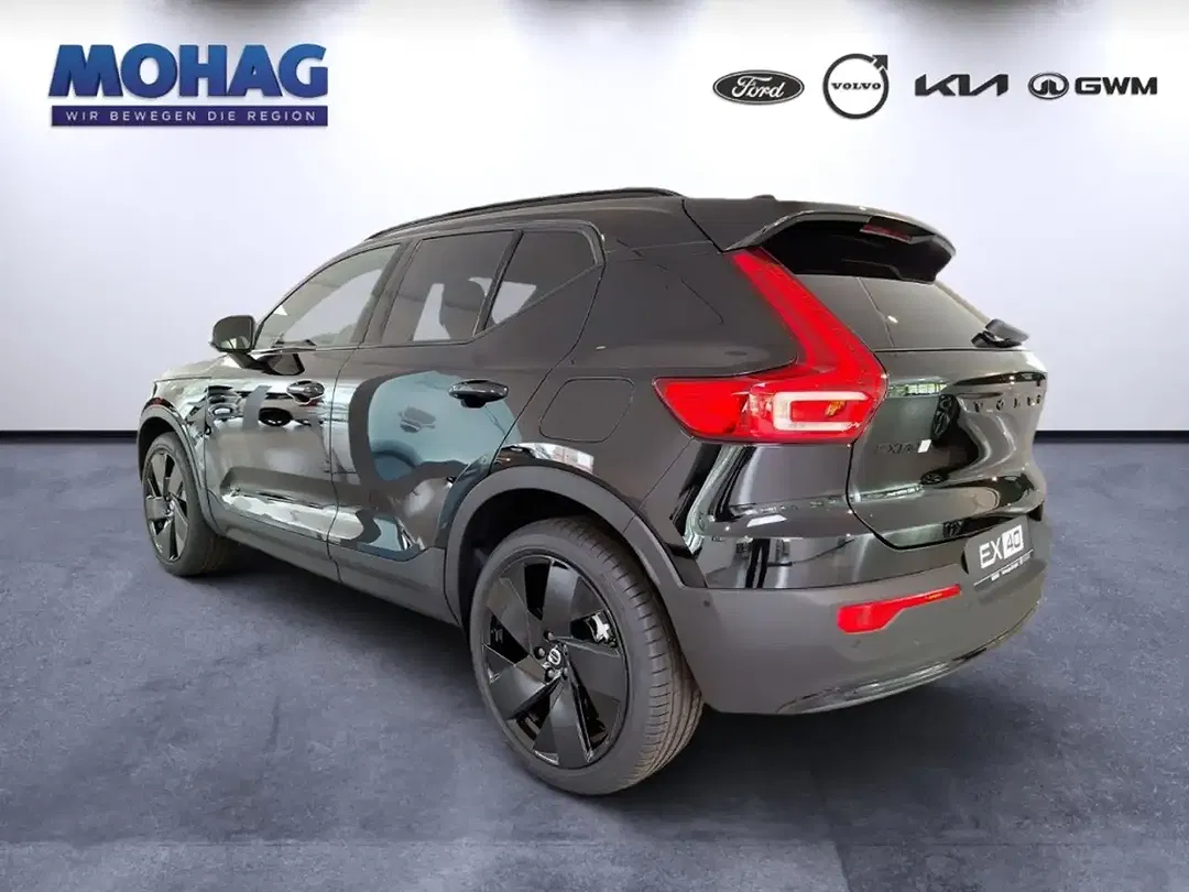 Volvo EX40 Plus Black Edition - Thumbnail 4