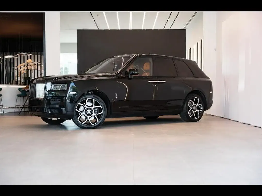 Rolls-Royce Cullinan Black Badge - foto 1