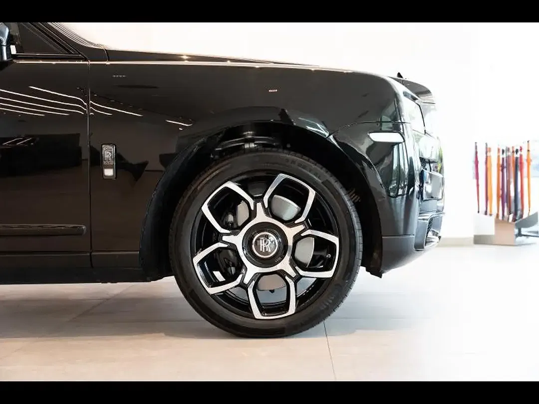 Rolls-Royce Cullinan Black Badge - Thumbnail 8