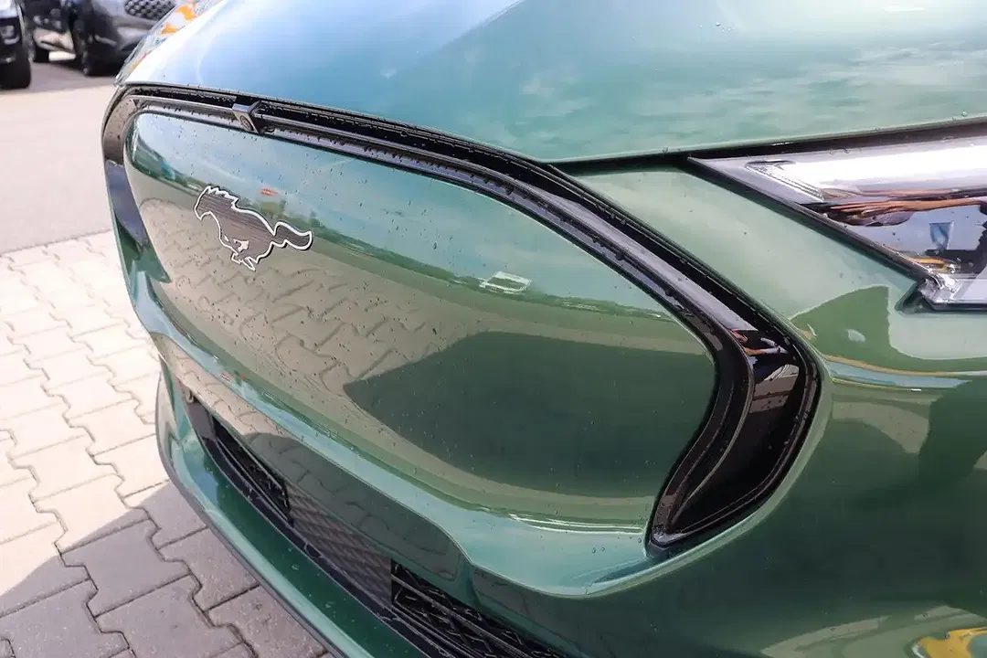 Ford Mustang Mach-E Premium - Thumbnail 5
