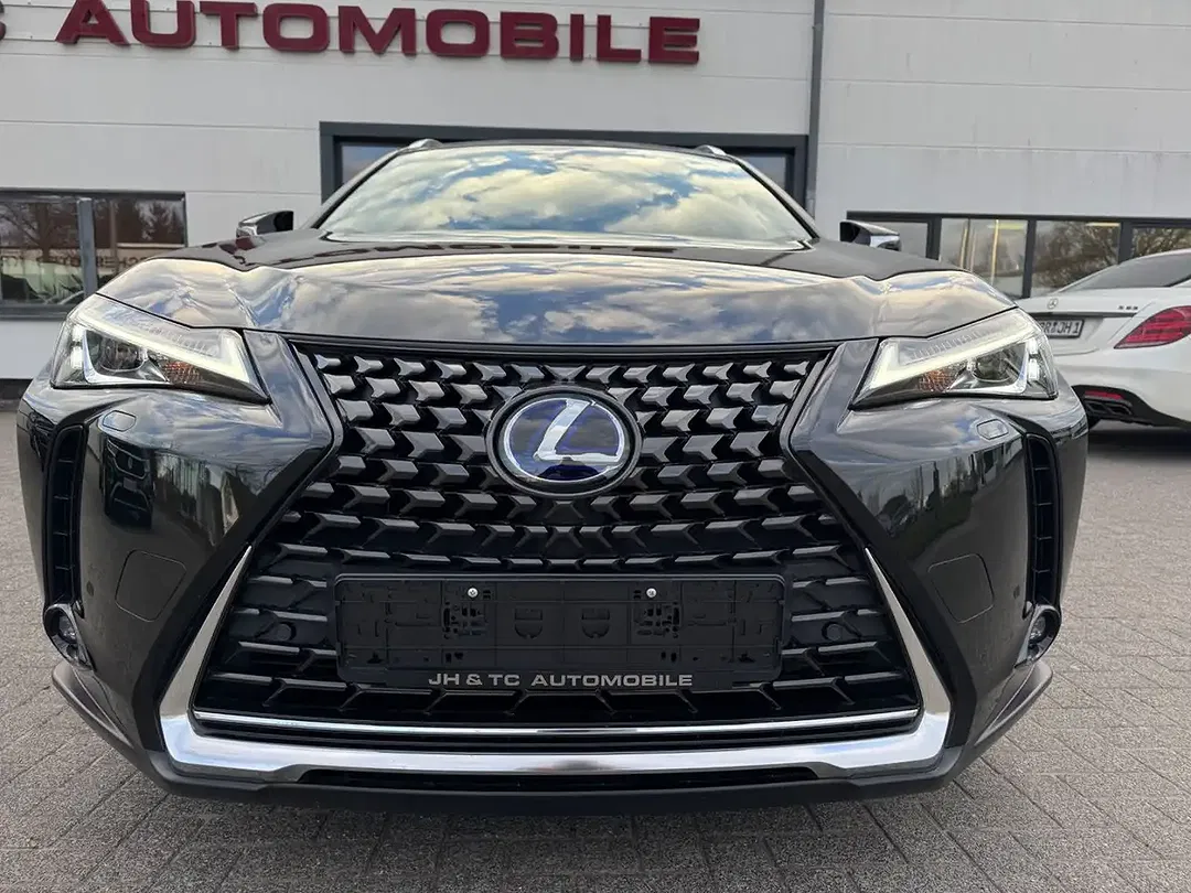 Lexus UX 250h Executive Line - Thumbnail 3