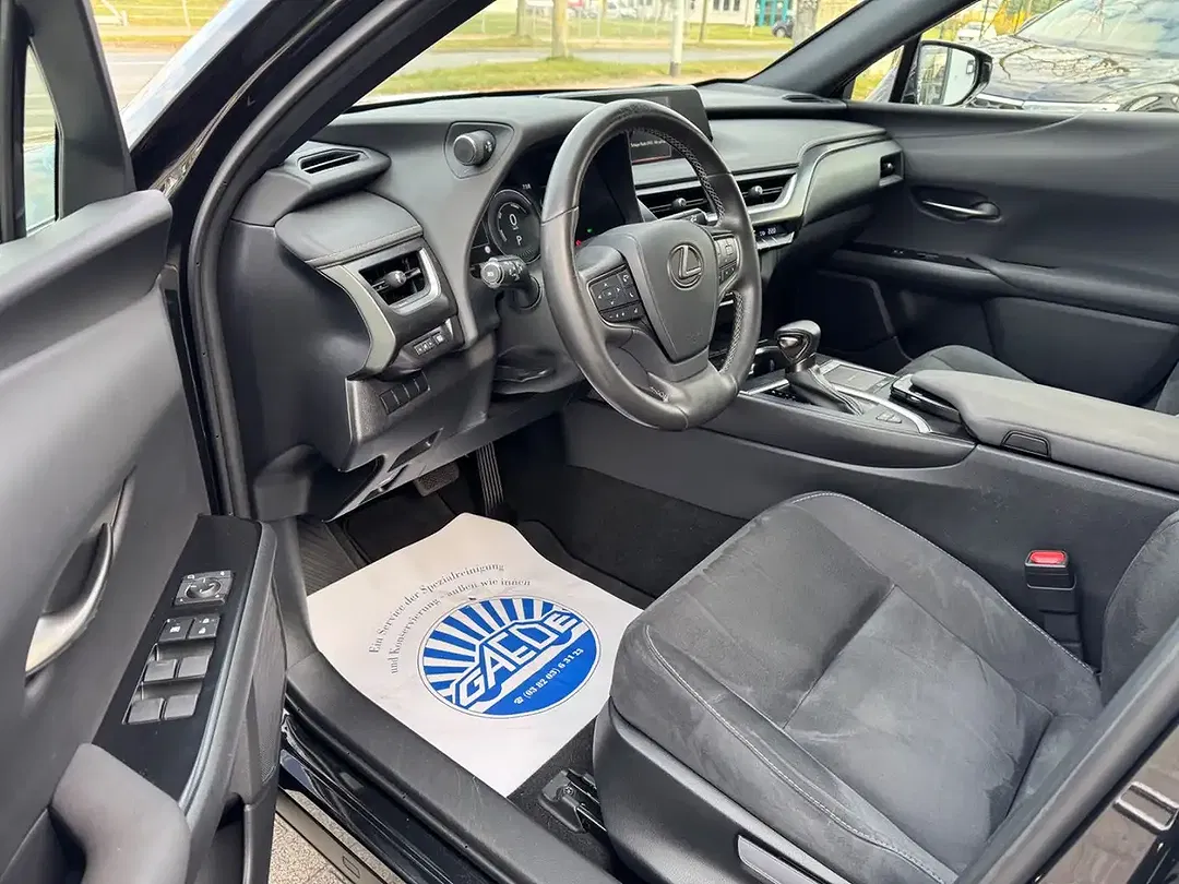 Lexus UX 250h Executive Line - Thumbnail 8