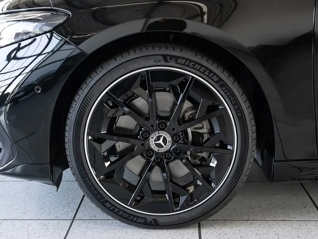 Mercedes-Benz CLA 350 EQ 4MATIC AMG Line - Thumbnail 9
