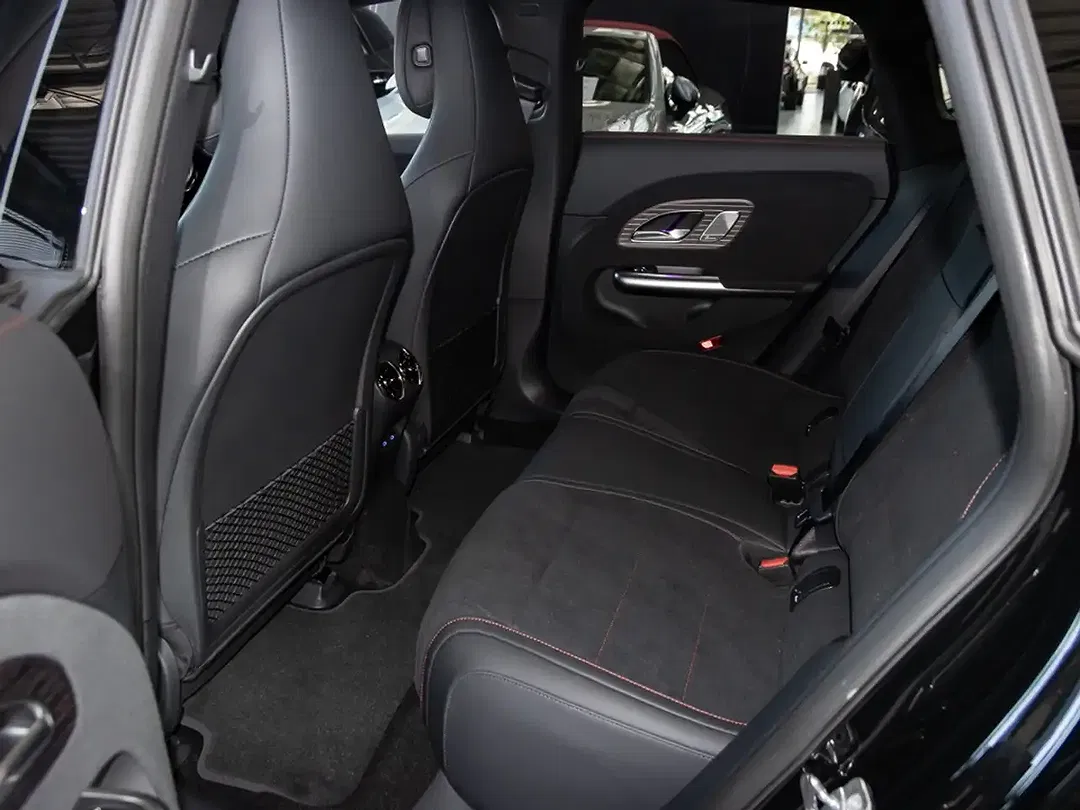 Mercedes-Benz CLA 350 EQ 4MATIC AMG Line - Thumbnail 10
