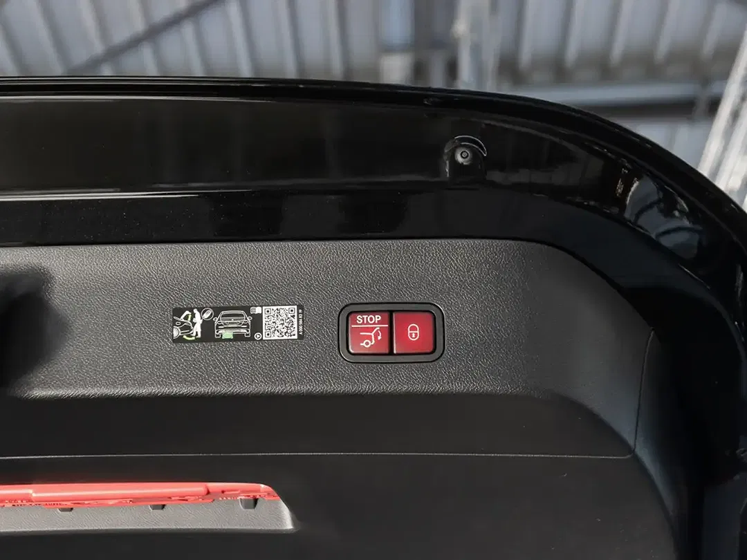Mercedes-Benz CLA 350 EQ 4MATIC AMG Line - Thumbnail 6