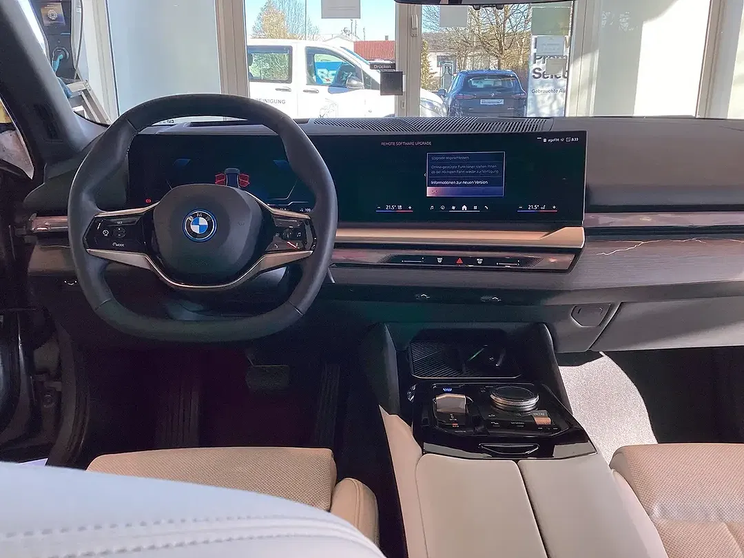 BMW i5 eDrive - Thumbnail 6