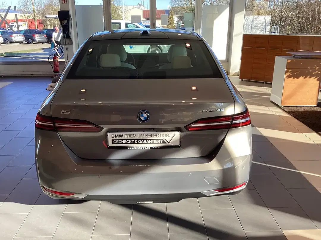 BMW i5 eDrive - foto 2