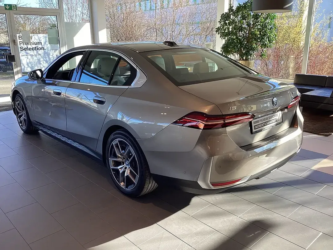 BMW i5 eDrive - Thumbnail 4