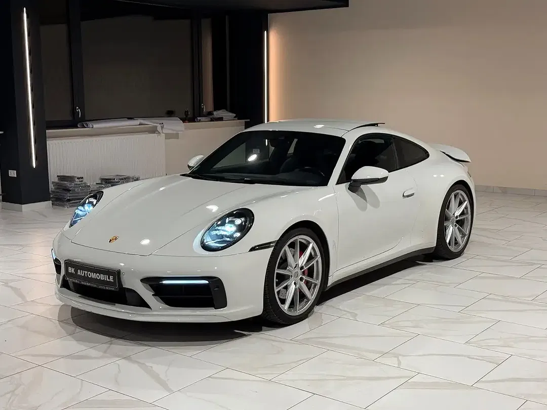 Porsche 911 Carrera - Thumbnail 3