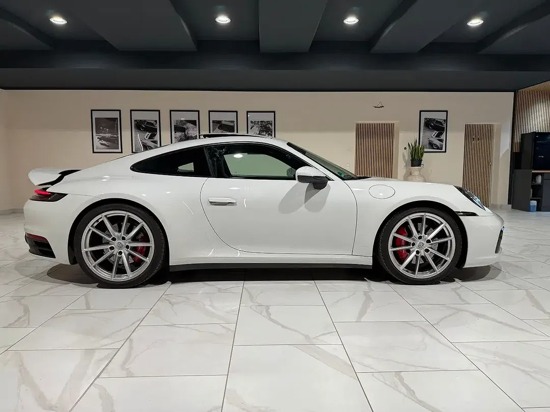 Porsche 911 Carrera - Thumbnail 9