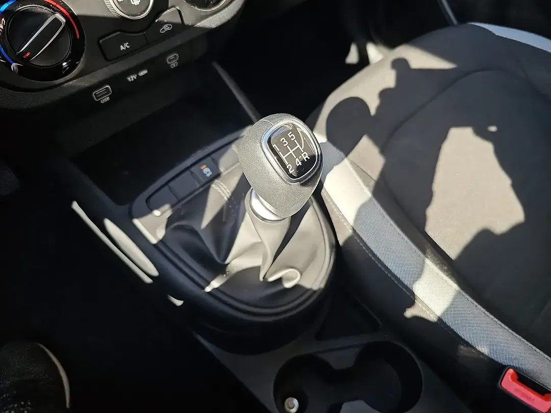 Hyundai i10 1.2 Trend - Thumbnail 12