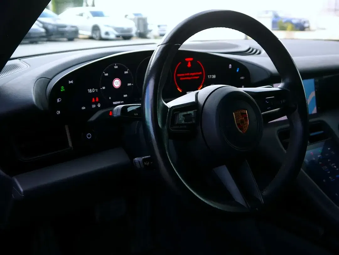 Porsche Taycan Plus - Thumbnail 11