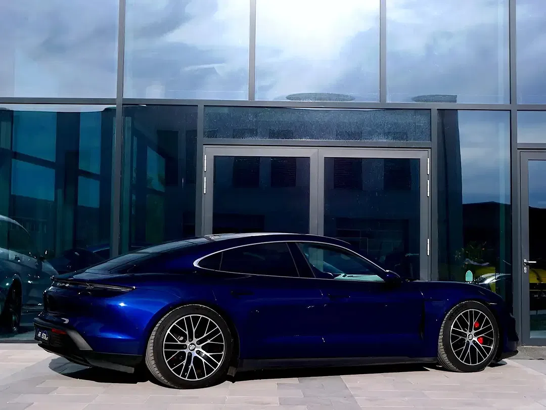 Porsche Taycan Plus - Thumbnail 5