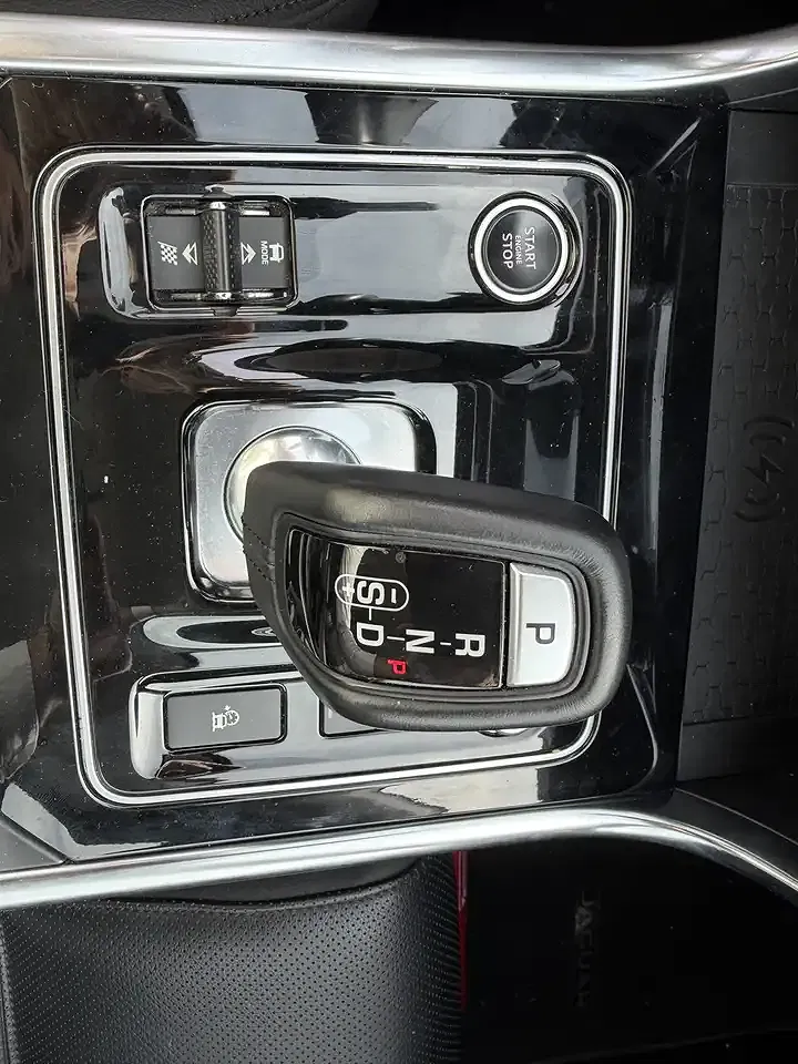 Jaguar XE 2.0 HSE - Thumbnail 10