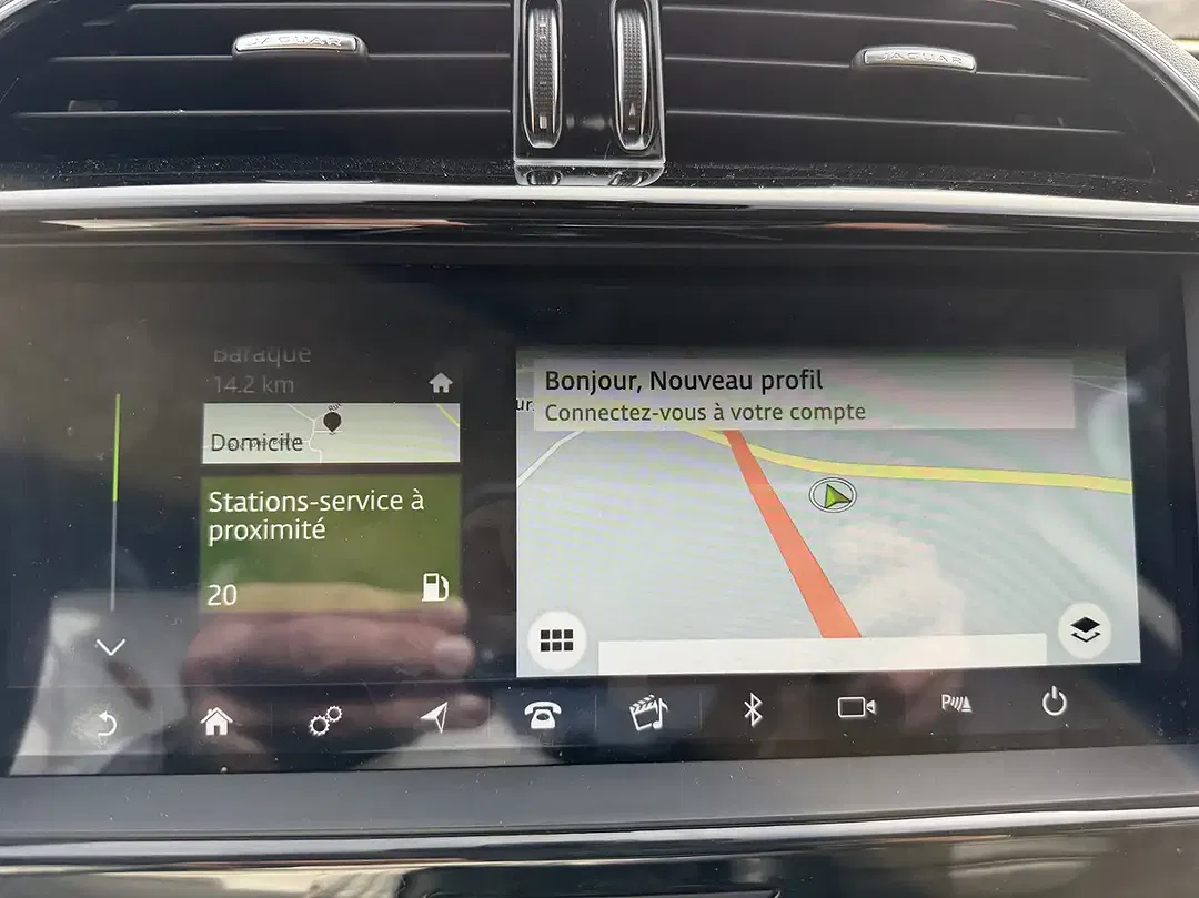 Jaguar XE 2.0 HSE - Thumbnail 12