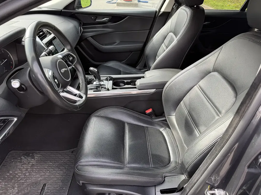 Jaguar XE 2.0 HSE - Thumbnail 6