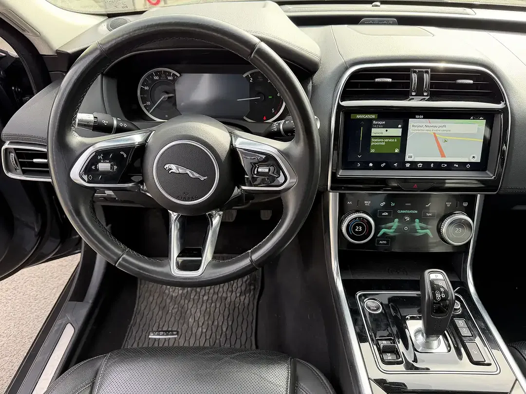 Jaguar XE 2.0 HSE - Thumbnail 9