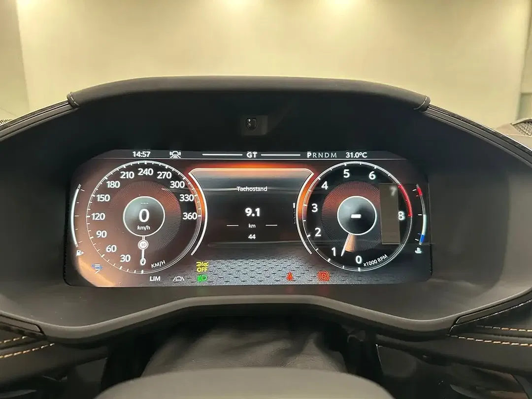 Aston Martin DBX S - Thumbnail 10