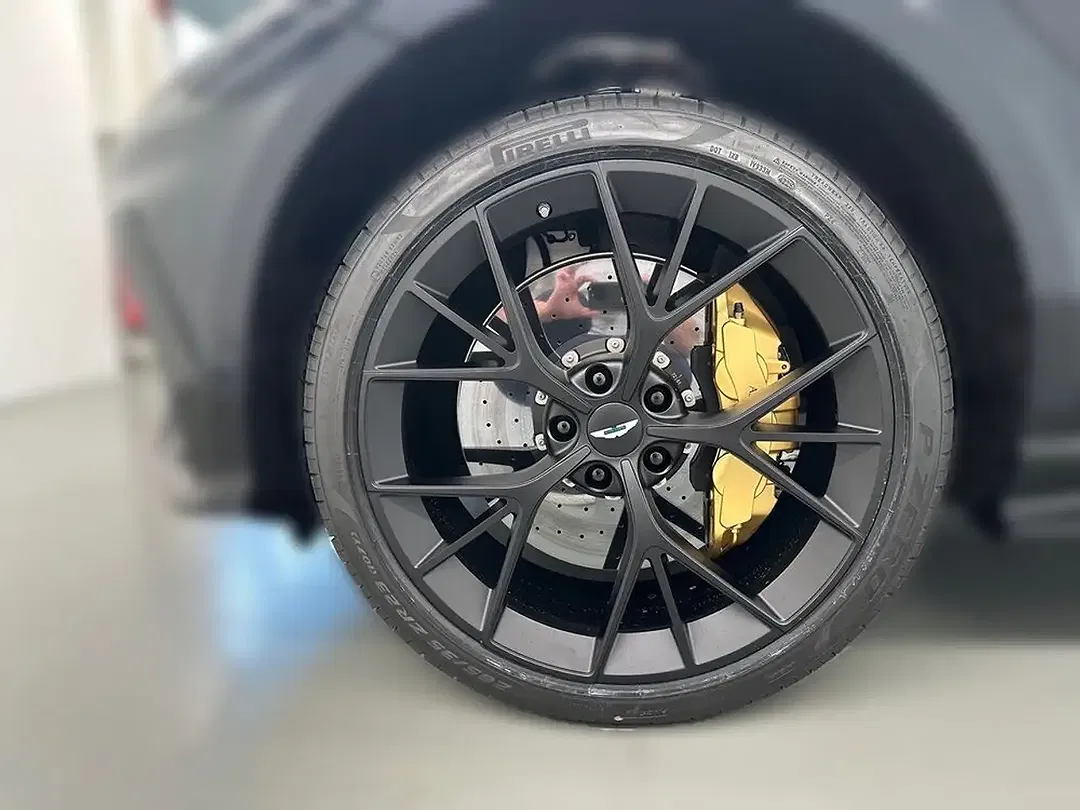 Aston Martin DBX S - Thumbnail 6