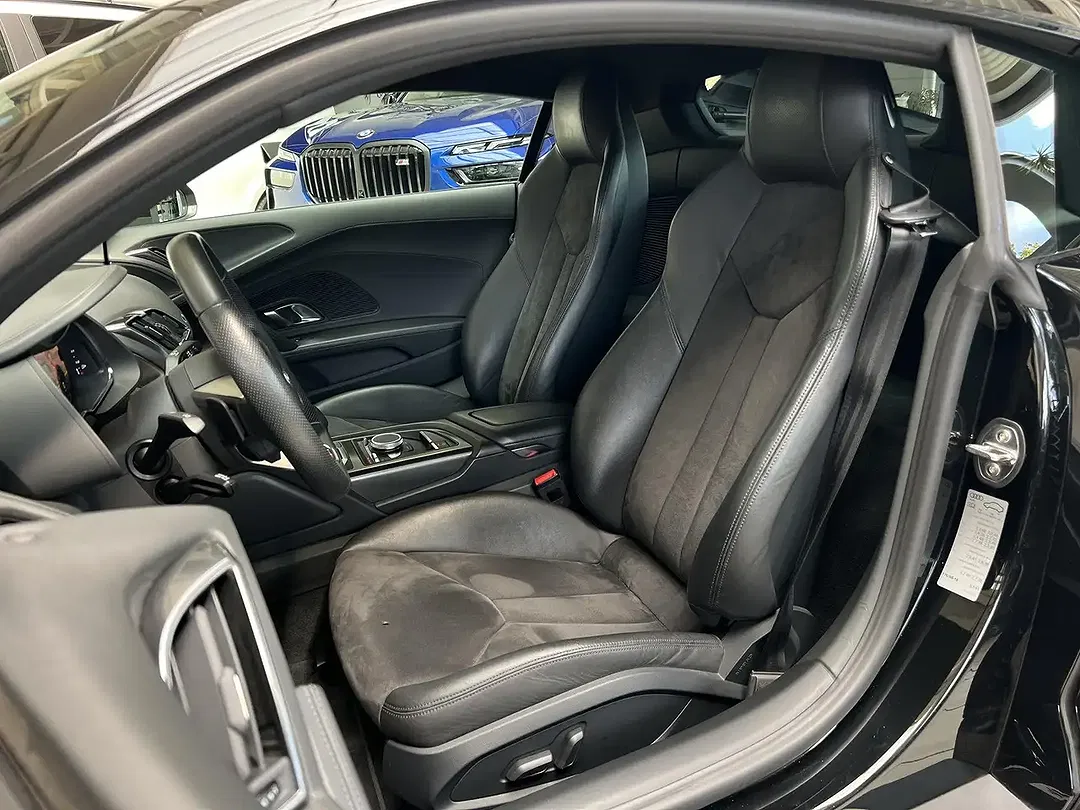 Audi R8 V10 - Thumbnail 10