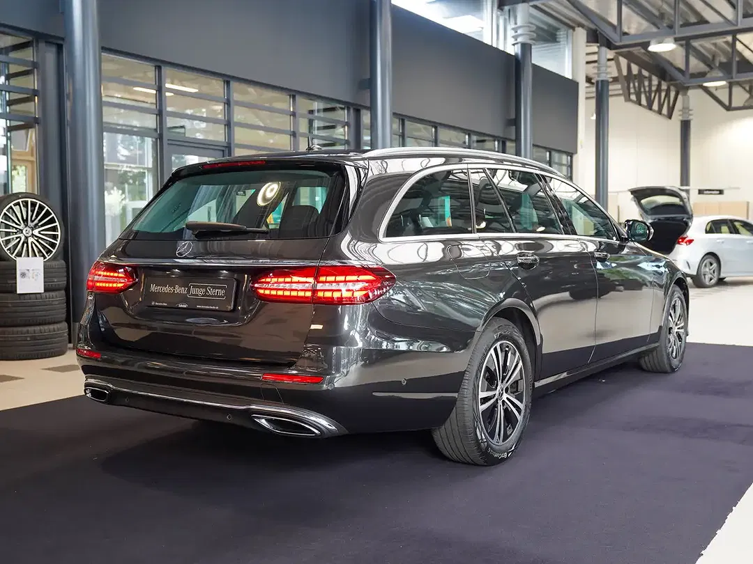 Mercedes-Benz E 220 Avantgarde - Thumbnail 3