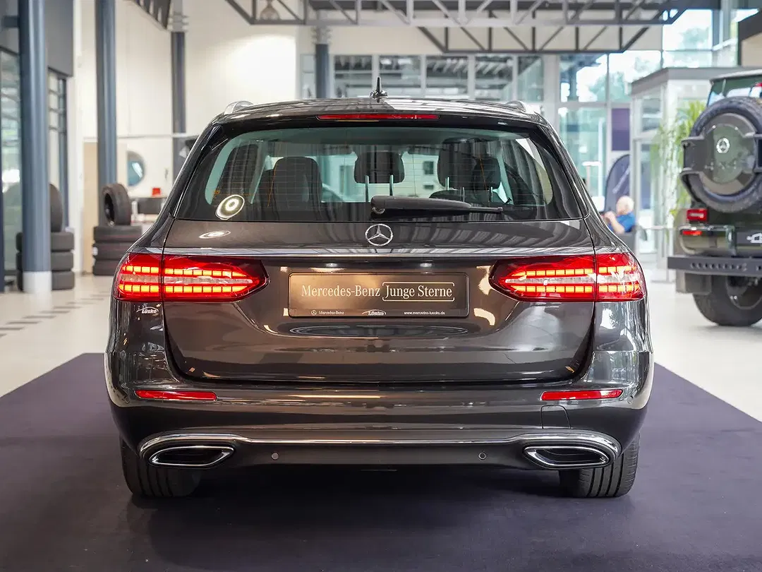 Mercedes-Benz E 220 Avantgarde - Thumbnail 4