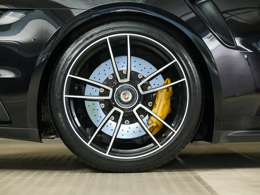 Porsche 911 Turbo S Coupe - Thumbnail 10