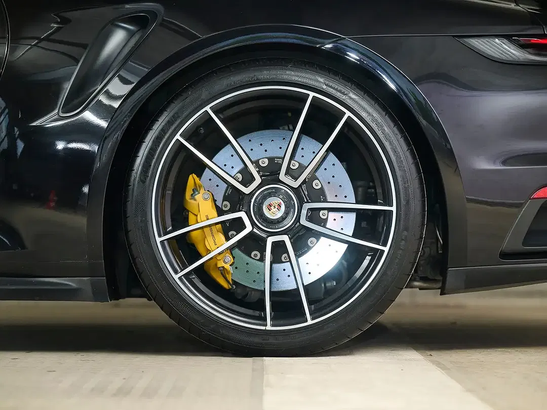Porsche 911 Turbo S Coupe - Thumbnail 11