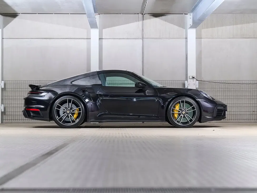 Porsche 911 Turbo S Coupe - Thumbnail 3