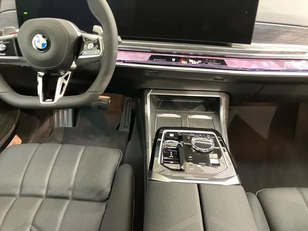 BMW 740 M Sport Pro - Thumbnail 9