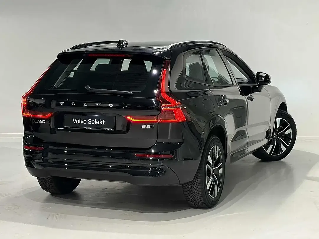 Volvo XC60 B5 AWD - Thumbnail 2