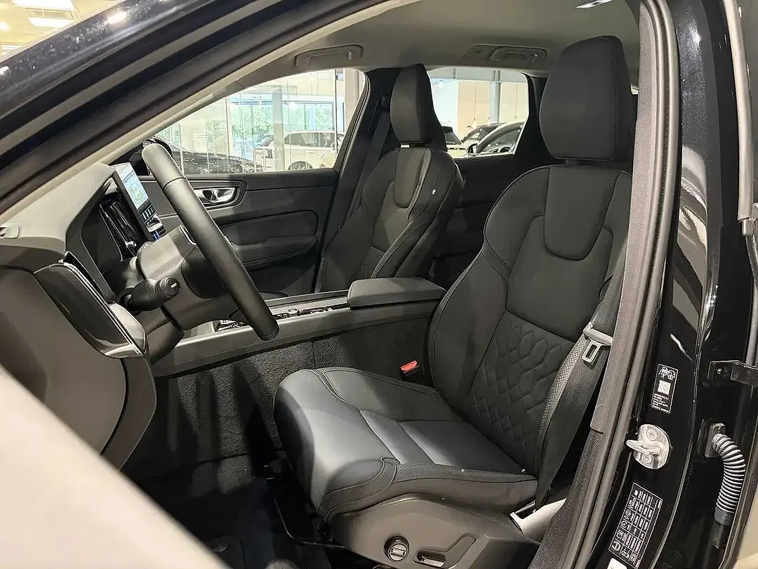 Volvo XC60 B5 AWD - Thumbnail 5