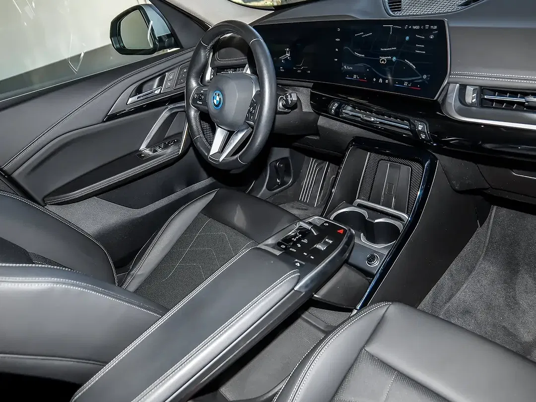 BMW iX1 eDrive xLine Plus - Thumbnail 14