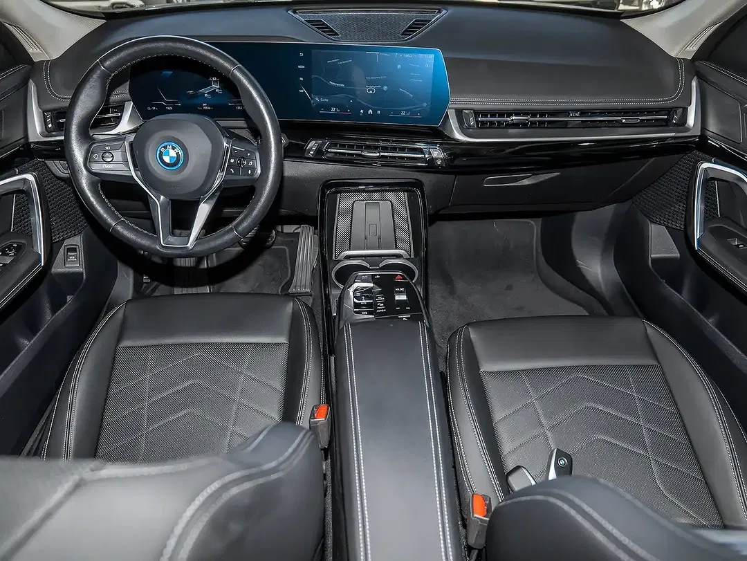 BMW iX1 eDrive xLine Plus - Thumbnail 3