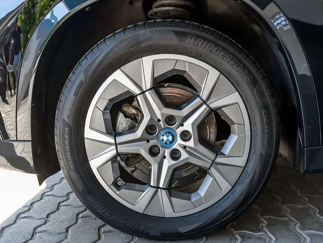 BMW iX1 eDrive xLine Plus - Thumbnail 4