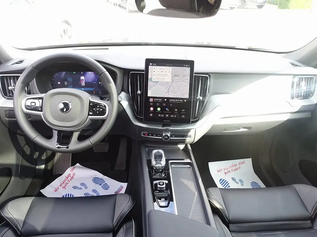 Volvo XC60 T8 AWD Edition Plus - Thumbnail 10