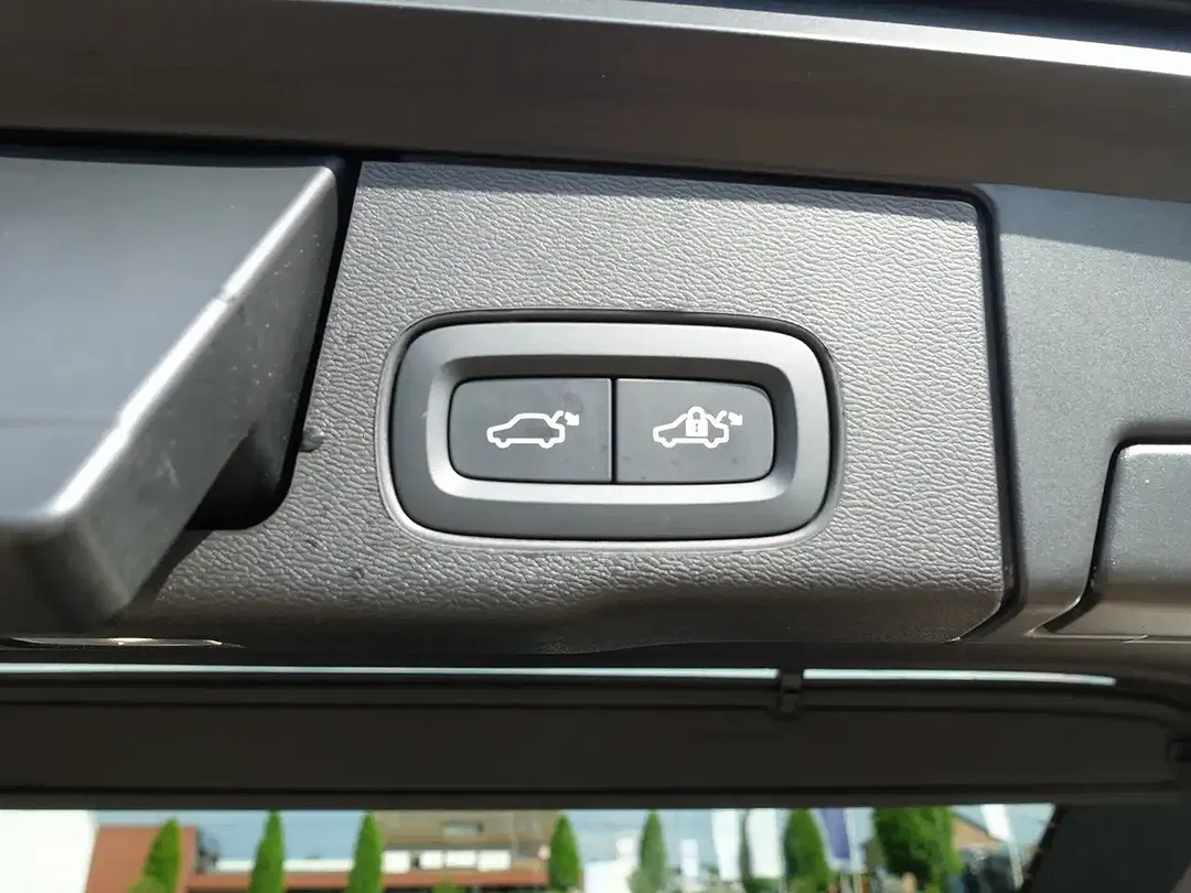 Volvo XC60 T8 AWD Edition Plus - Thumbnail 12