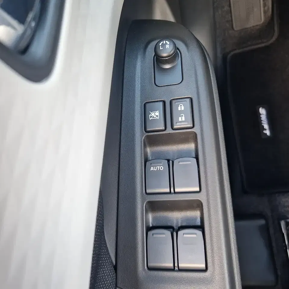 Suzuki Swift Hybrid 1.2 Club - foto 15