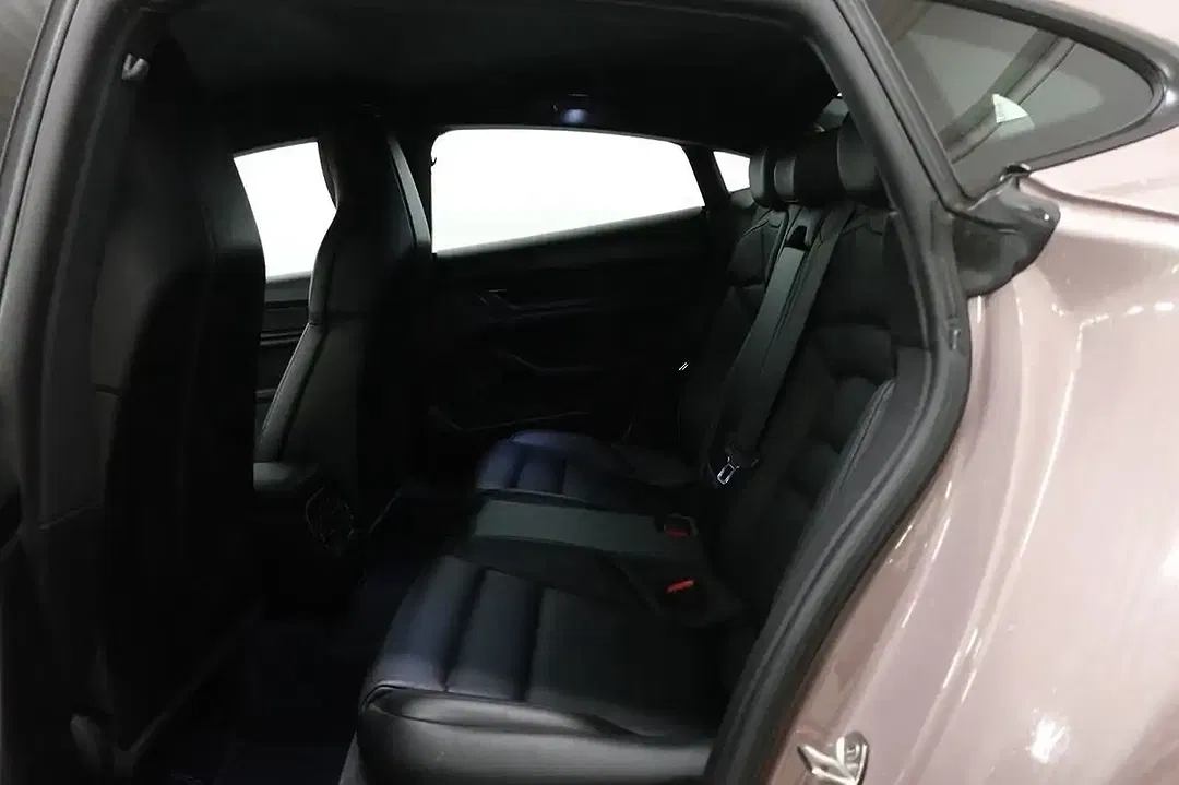 Porsche Taycan Sport Chrono - Thumbnail 10