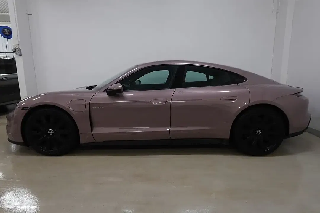 Porsche Taycan Sport Chrono - Thumbnail 3